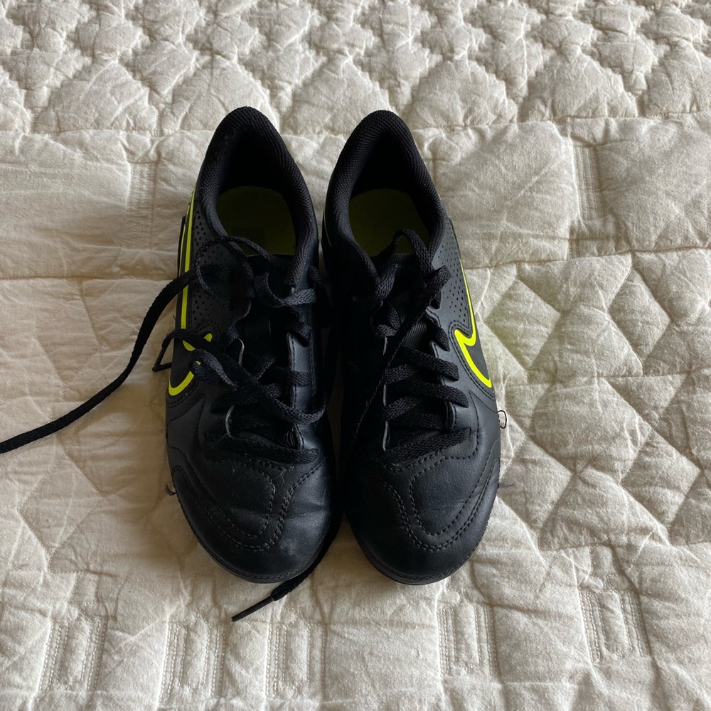 Nike soccer cleats 1.5 youth